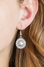 Load image into Gallery viewer, Paparazzi Fashion Show Celebrity - Silver Earring