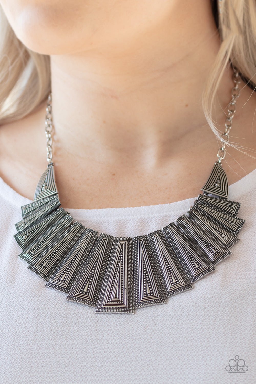 Paparazzi Metro Mane - Silver Necklace