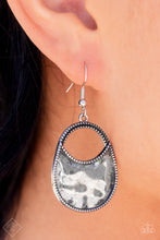 Load image into Gallery viewer, Paparazzi Rio Rancho Relic - Silver Earrings